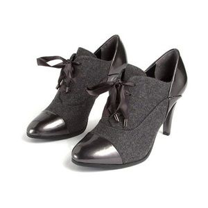 Tahari Travis wool and leather ankle booties